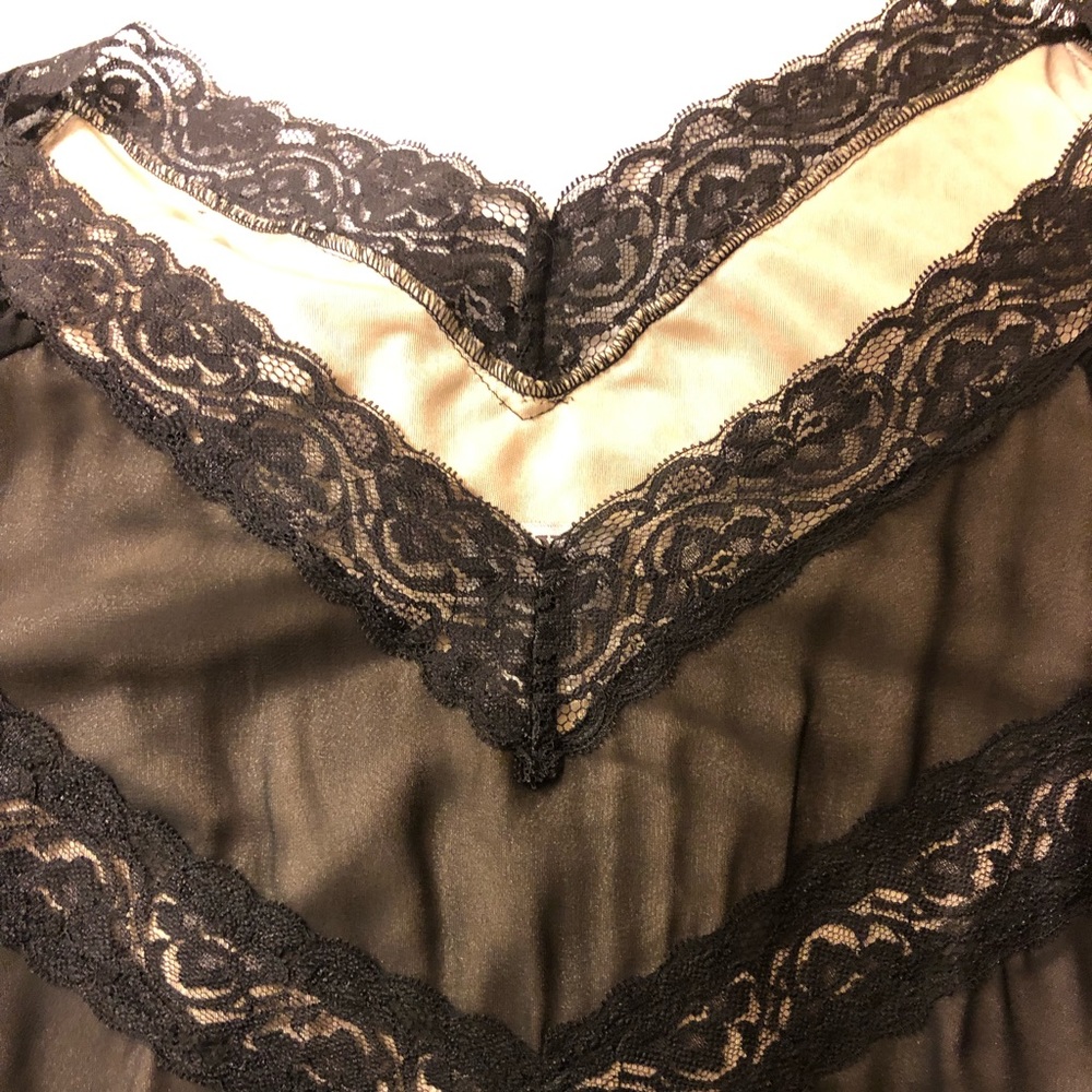 Black and cream dress top.